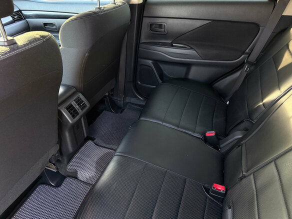2018 Mitsubishi Outlander III Рестайлинг 3, чёрный, 2080000 рублей - вид 15