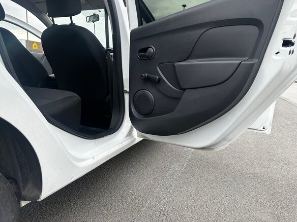 2020 Renault Logan II Рестайлинг, белый, 700000 рублей - вид 27