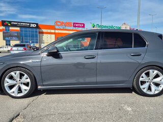 2020 Volkswagen Golf VIII, серый, 1999999 рублей, вид 3