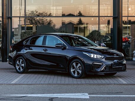 2021 Kia Cerato IV, чёрный, 1550000 рублей, вид 3