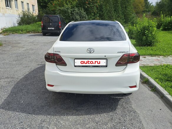 2013 Toyota Corolla X (E140, E150) Рестайлинг, белый, 760000 рублей - вид 4