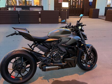 2022 Ducati Streetfighter V2, зелёный, 1800000 рублей, вид 1