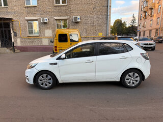 2015 Kia Rio III Рестайлинг, белый, 920000 рублей, вид 5