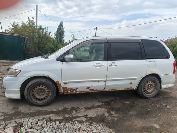 2001 Mazda MPV II (LW), белый, 220000 рублей - вид 3