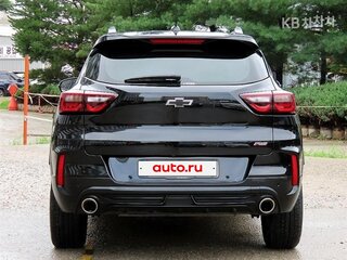 2023 Chevrolet TrailBlazer III Рестайлинг, чёрный, 1169100 рублей, вид 3