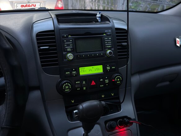 2009 Kia Carnival Grand II, серый, 900000 рублей - вид 12