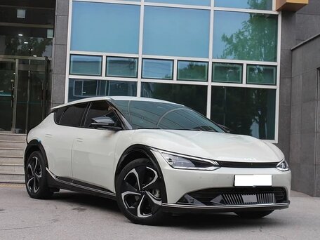 2023 Kia EV6 Standard Range I, белый, 3170000 рублей, вид 3