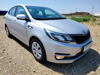 2017 Kia Rio III Рестайлинг, серебристый, 1066000 рублей, вид 2