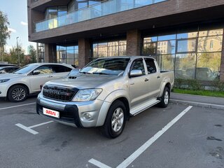 2011 Toyota Hilux, серебристый, 1600000 рублей, вид 1