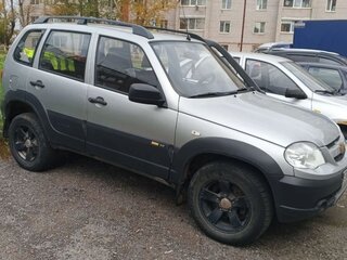 2015 Chevrolet Niva I Рестайлинг, серебристый, 535000 рублей, вид 2