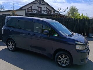 2010 Toyota Voxy II (R70), фиолетовый, 1380000 рублей, вид 5