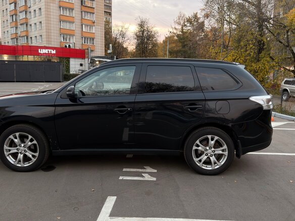 2013 Mitsubishi Outlander III, чёрный, 1300000 рублей - вид 4
