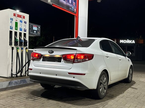 2015 Kia Rio III Рестайлинг, белый, 900000 рублей - вид 26