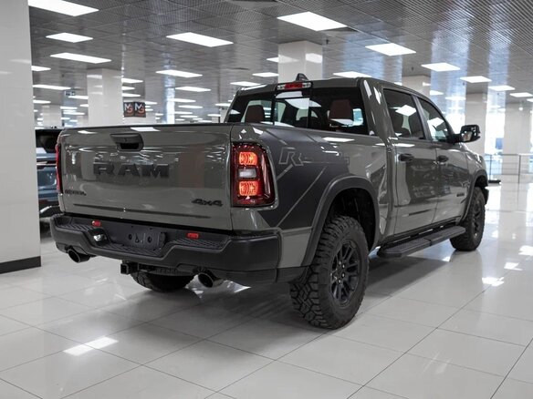 2025 Ram 1500 Crew Cab V Рестайлинг, зелёный, 8490000 рублей - вид 5