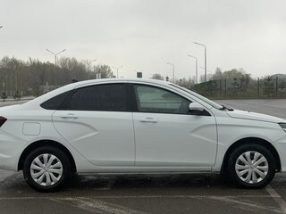 2024 Lada (ВАЗ) Vesta I Рестайлинг (NG), белый, 1220000 рублей, вид 3