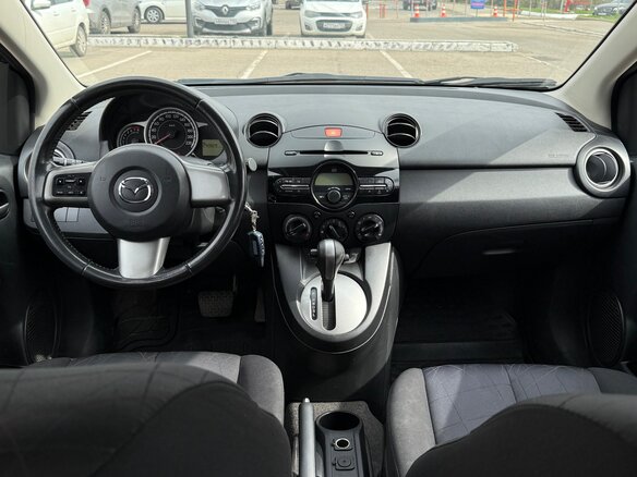 2011 Mazda 2 II Рестайлинг (DE2), серый, 630000 рублей - вид 12