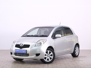 2005 Toyota Vitz II (XP90), белый, 569000 рублей, вид 3