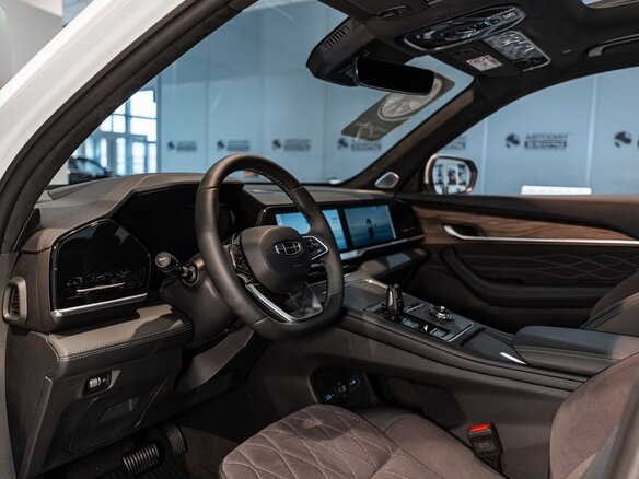 2026 Geely Monjaro I Рестайлинг, белый - вид 14