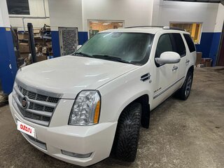 2013 Cadillac Escalade III, бежевый, 3000000 рублей, вид 3