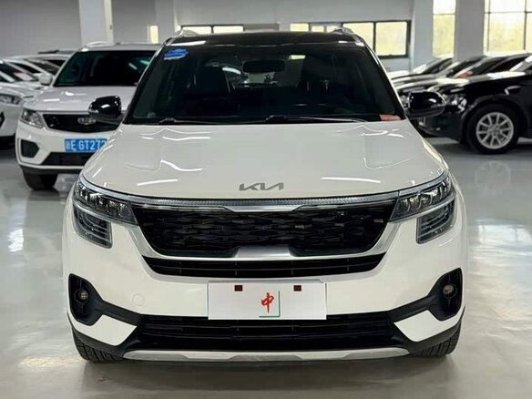 2022 Kia KX3, белый, 1450000 рублей - вид 1