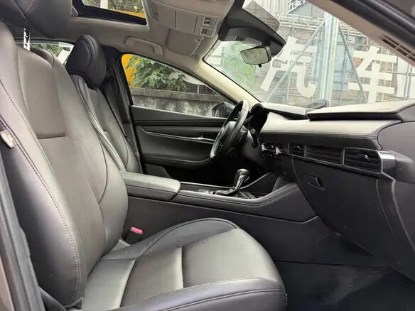 2022 Mazda 3 Axela IV (BP), серый, 1185000 рублей - вид 7