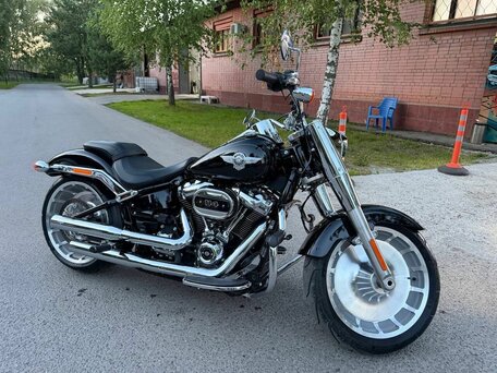 2021 Harley-Davidson Fat Boy, чёрный, 2100000 рублей, вид 4
