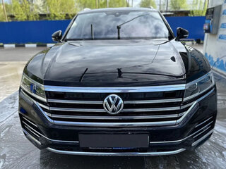 2019 Volkswagen Touareg III, чёрный, 3900000 рублей, вид 3