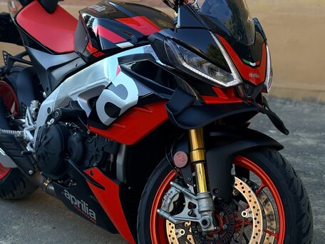 2021 Aprilia Tuono V4, чёрный, 1599000 рублей, вид 2