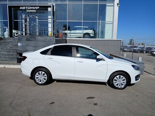 2024 Lada (ВАЗ) Vesta I Рестайлинг (NG), белый, 1350000 рублей, вид 4
