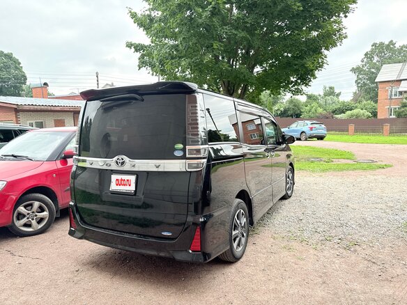 2018 Toyota Voxy III (R80) Рестайлинг, чёрный, 2700000 рублей - вид 3