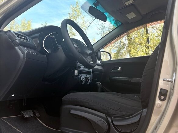 2012 Kia Rio 4-speed III, бежевый, 730000 рублей - вид 5