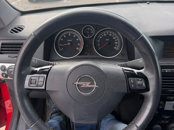 2008 Opel Astra GTC H Рестайлинг, красный, 510000 рублей - вид 10