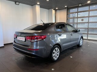 2015 Kia Rio III Рестайлинг, серый, 900000 рублей, вид 3