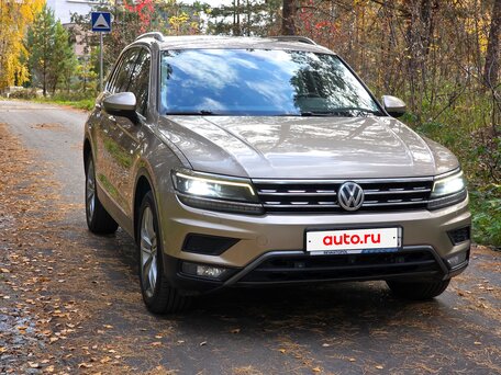 2017 Volkswagen Tiguan II, бежевый, 2650000 рублей, вид 1