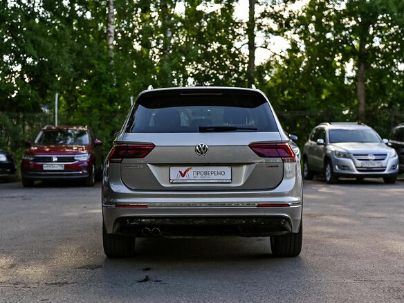 2018 Volkswagen Tiguan II, серебристый, 2180000 рублей - вид 3