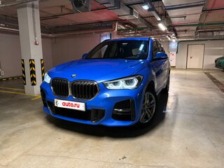 2021 BMW X1 20i xDrive II (F48) Рестайлинг, синий, 4300000 рублей, вид 4