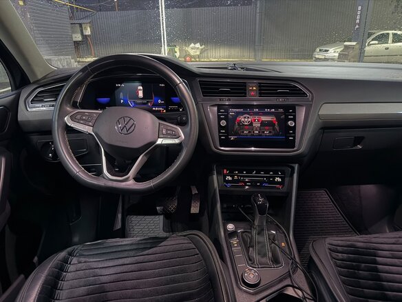 2022 Volkswagen Tiguan Allspace II Рестайлинг, чёрный, 2900000 рублей - вид 6