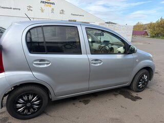 2013 Daihatsu Boon II, серебристый, 550000 рублей, вид 2