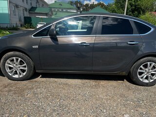 2013 Opel Astra J Рестайлинг, серый, 730000 рублей, вид 4