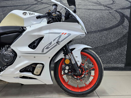 2023 Yamaha YZF-R7, белый, 819000 рублей, вид 2