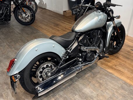 2025 Indian Scout, серебристый, 1799000 рублей, вид 3