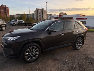 2019 Toyota RAV4 V (XA50), коричневый, 3000000 рублей, вид 2