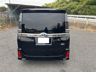 2021 Toyota Voxy III (R80) Рестайлинг, чёрный, 1767000 рублей, вид 4