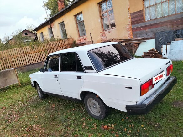 2002 Lada (ВАЗ) 2105, белый, 115000 рублей - вид 6