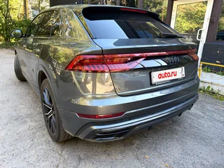 2022 Audi Q8 55 TFSI I (4M), серый, 8990000 рублей, вид 5