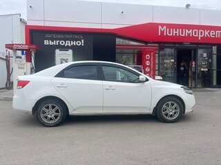2010 Kia Cerato 5-speed II, белый, 650000 рублей, вид 5