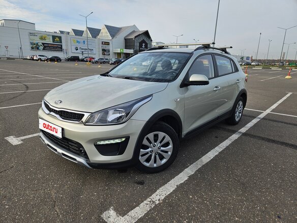 2019 Kia Rio X-Line IV, бежевый, 1700000 рублей