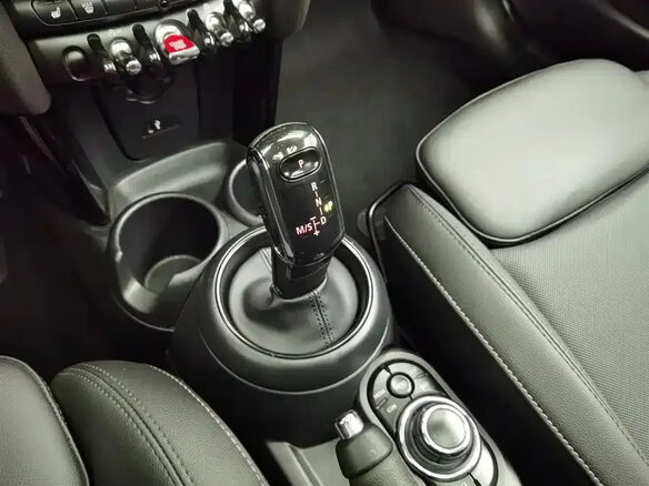 2022 Mini Hatch Cooper III (F55/F56) Рестайлинг 2, жёлтый, 2100071 рублей - вид 7