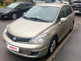 2010 Nissan Tiida I Рестайлинг, коричневый, 650000 рублей, вид 1