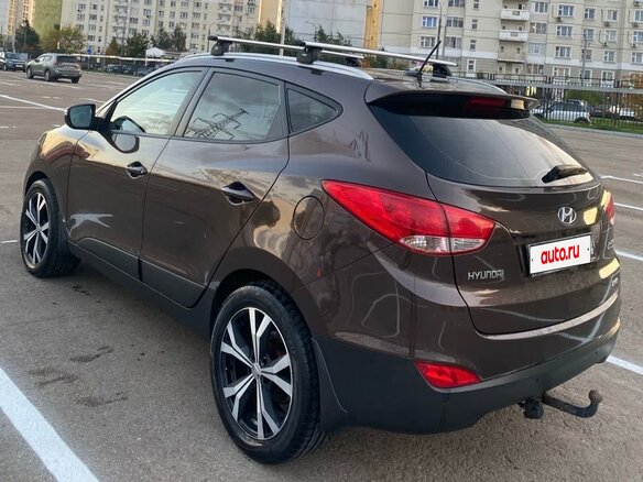 2013 Hyundai ix35 I Рестайлинг, коричневый, 1300000 рублей - вид 2